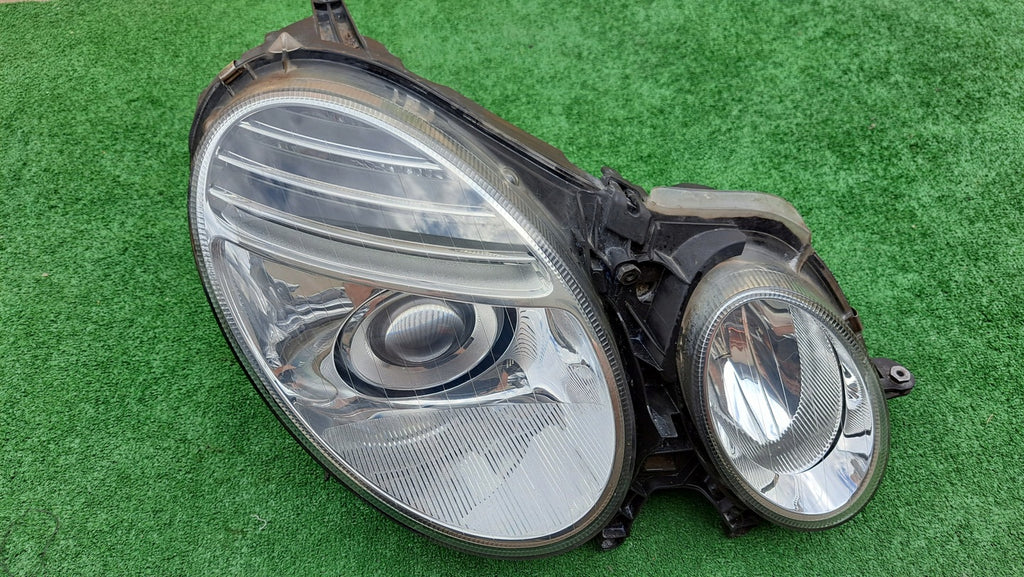 Frontscheinwerfer Mercedes-Benz W211 Xenon Rechts Scheinwerfer Headlight