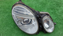 Laden Sie das Bild in den Galerie-Viewer, Frontscheinwerfer Mercedes-Benz W211 Xenon Rechts Scheinwerfer Headlight