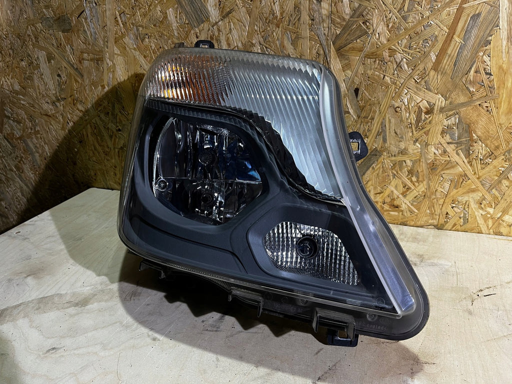 Frontscheinwerfer Mercedes-Benz Sprinter A9068202461 Rechts Headlight