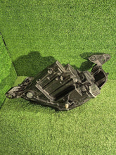 Laden Sie das Bild in den Galerie-Viewer, Frontscheinwerfer Opel Corsa F 39162654 Rechts Scheinwerfer Headlight SCH1669824132tt