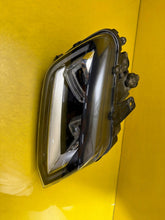 Load image into Gallery viewer, Frontscheinwerfer VW Amarok 2H3941032 Xenon Rechts Scheinwerfer Headlight SCH5474687713qi