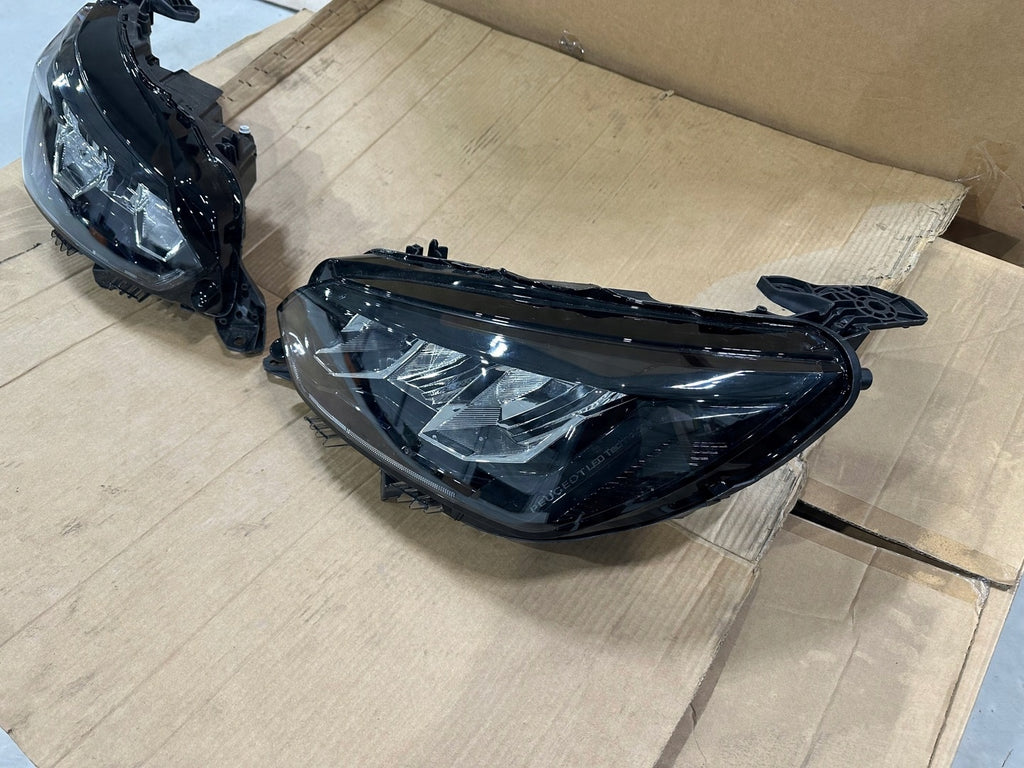 Frontscheinwerfer Peugeot 2008 9833036180 9833036380 LED Rechts oder Links