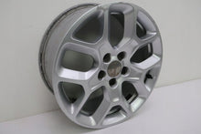 Load image into Gallery viewer, 1x Alufelge 17 Zoll 7.0" 5x110 40ET Glanz Silber 735577525 Jeep Renegade FEL5111366840br