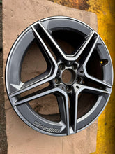 Laden Sie das Bild in den Galerie-Viewer, 1x Alufelge 19 Zoll 2474011500 Mercedes-Benz Glb X247 Rim Wheel FEL8016703709gb
