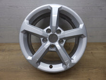 Laden Sie das Bild in den Galerie-Viewer, 1x Alufelge 16 Zoll 6.5&quot; 5x112 43ET Glanz Silber 81A601025 Audi Q2 Rim Wheel