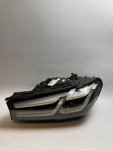 Laden Sie das Bild in den Galerie-Viewer, Frontscheinwerfer BMW G31 G30 5A388C7-04 LED Ein Stück (Rechts oder Links) SCH1490957726bt