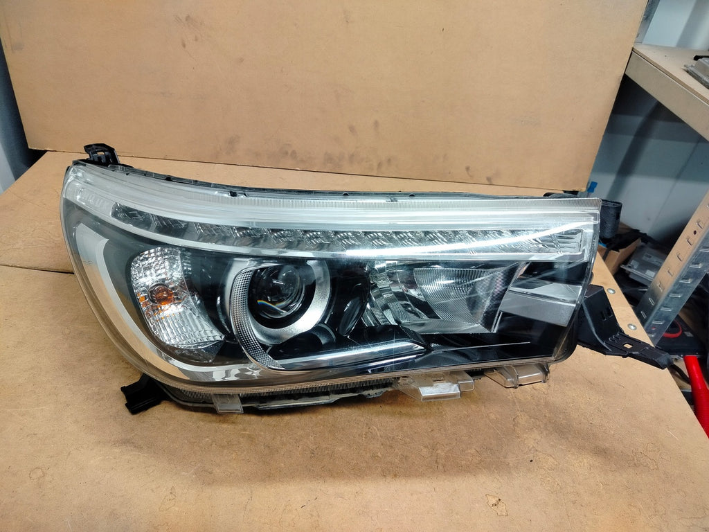 Frontscheinwerfer Toyota Hilux VIII LED Rechts Scheinwerfer Headlight SCH5789872376wr