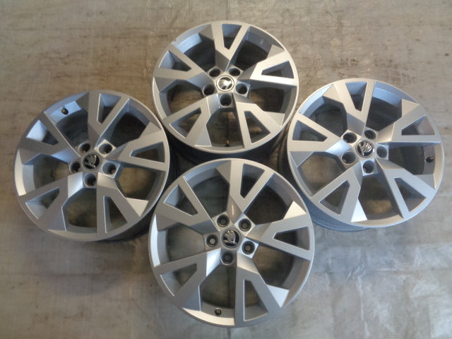 4x Alufelge 17 Zoll 7.0" 5x112 45ET Glanz Silber 5E0601025S Skoda Octavia III I FEL4824722990fo