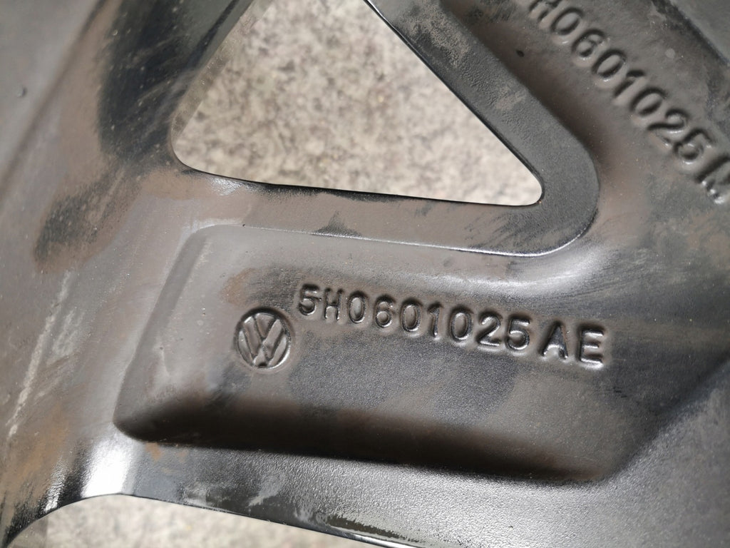 1x Alufelge 18 Zoll 7.5" 5x112 51ET 5H0601025AE VW Golf Viii Rim Wheel FEL6369448066er