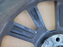 Laden Sie das Bild in den Galerie-Viewer, 1x Alufelge 18 Zoll 7.0&quot; 5x114.3 45ET Glanz Grau 38101875 Mazda Rim Wheel