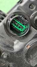 Load image into Gallery viewer, Frontscheinwerfer Kia Sportage 92102F1010 Rechts Scheinwerfer Headlight SCH5031773369oz