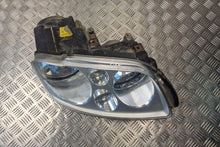 Laden Sie das Bild in den Galerie-Viewer, Frontscheinwerfer VW Touran 1T0941006D Ein Stück (Rechts oder Links) Headlight