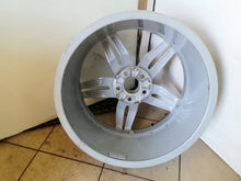 Laden Sie das Bild in den Galerie-Viewer, 1x Alufelge 19 Zoll 8.5" 5x112 32ET Glanz Silber 8W0601025AM Audi A4 Rim Wheel FEL5624746382qh