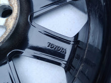 Load image into Gallery viewer, 1x Alufelge 15 Zoll 4.5" 4x100 35ET Glanz Schwarz 42611-0H050 Toyota Aygo FEL6483057209ol