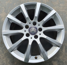 Laden Sie das Bild in den Galerie-Viewer, 1x Alufelge 17 Zoll 7.5&quot; 5x112 47ET Mercedes-Benz W204 Rim Wheel