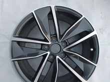 Laden Sie das Bild in den Galerie-Viewer, 1x Alufelge 18 Zoll 7.0&quot; 5x112 43ET 8U0601025AH Audi Q3 Rim Wheel