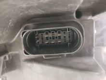 Laden Sie das Bild in den Galerie-Viewer, Frontscheinwerfer Audi Q2 81A941033 Full LED Ein Stück (Rechts oder Links)
