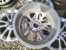 Laden Sie das Bild in den Galerie-Viewer, 4x Alufelge 17 Zoll 6.5" 5x112 38ET Glanz Silber A1564011700 Mercedes-Benz FEL5223510565qz