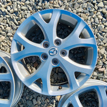 Load image into Gallery viewer, 4x Alufelge 17 Zoll 6.5" 5x114.3 52 5ET Glanz Silber 9965066570 Mazda Cx-30 FEL2133901739gh