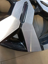 Load image into Gallery viewer, 1x Alufelge 17 Zoll 6.5" 5x114.3 50ET Glanz Schwarz 403005180R 403004311R Dacia FEL7331131304ah