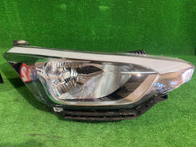 Load image into Gallery viewer, Frontscheinwerfer Hyundai I20 II 92102C8000 Rechts Scheinwerfer Headlight