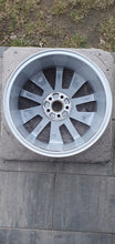 Load image into Gallery viewer, 1x Alufelge 17 Zoll 6.5" 5x100 Glanz Silber 658601025C Skoda Scala Kamiq FEL9863854686zk