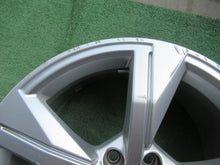 Load image into Gallery viewer, 1x Alufelge 17 Zoll 7.5&quot; 5x100 46ET Glanz Silber 82A601025 Audi A1 Rim Wheel