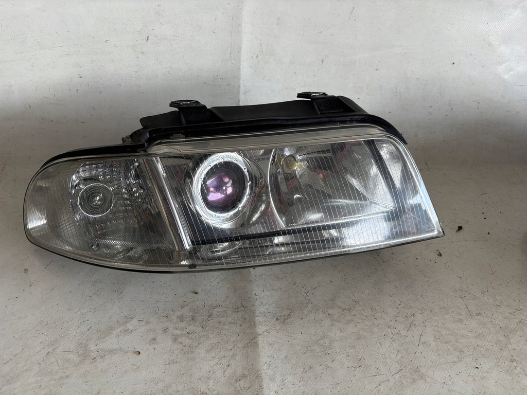 Frontscheinwerfer Audi A4 B5 8D0941029AN Xenon Ein Stück (Rechts oder Links)