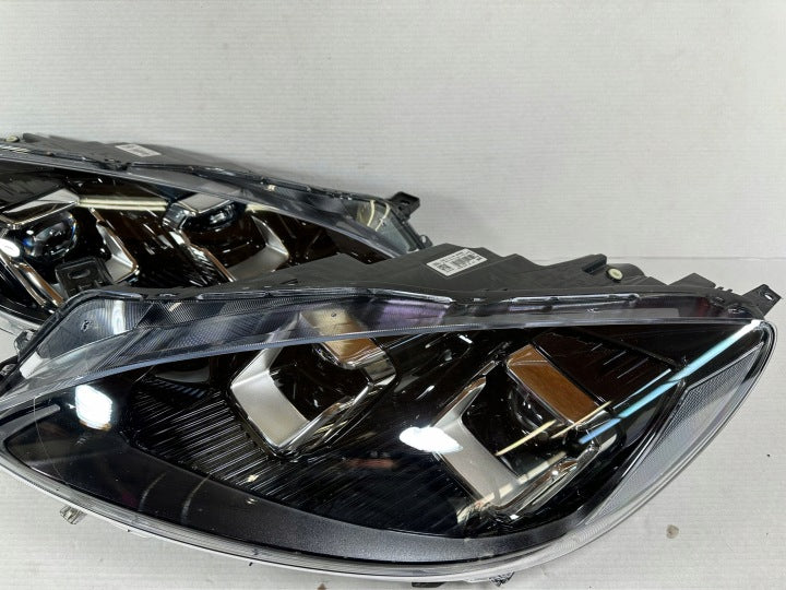 Frontscheinwerfer Ford Kuga LV4B-13E017-AP LV4B-13E016-AP Ein Satz Headlight SCH8693153947lw