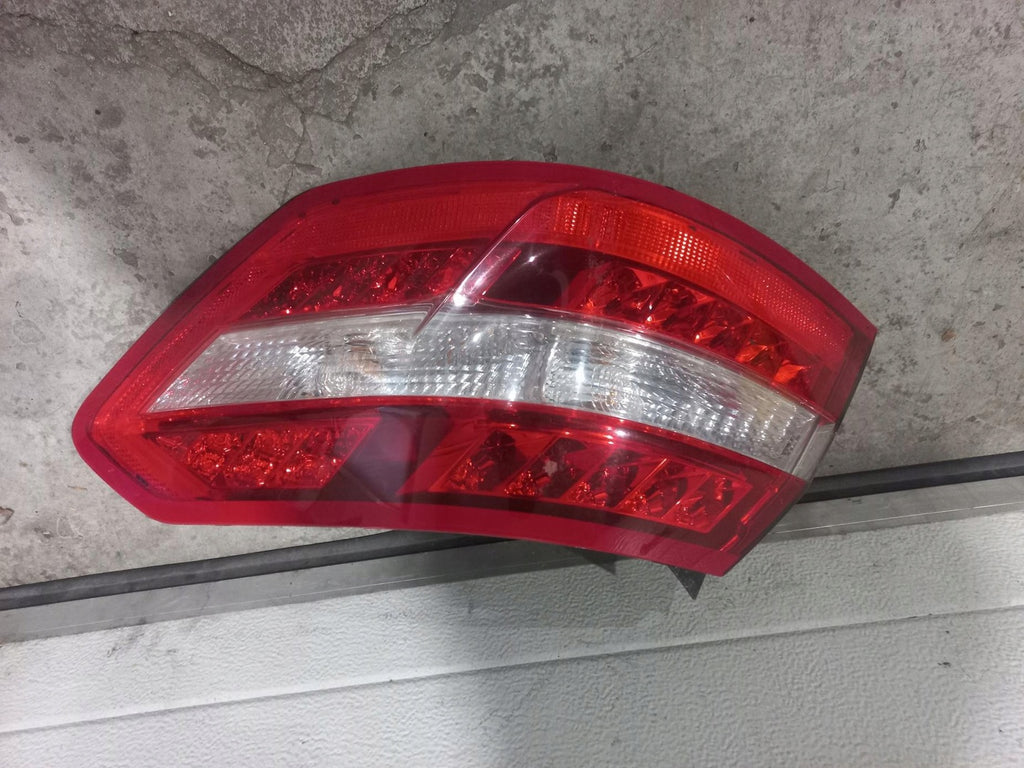 Rückleuchte Mercedes-Benz W212 A2129066701R Rechts Rearlight