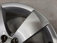 Laden Sie das Bild in den Galerie-Viewer, 1x Alufelge 17 Zoll 7.0&quot; 5x100 41ET Glanz Silber 5J7601025 Skoda Roomster