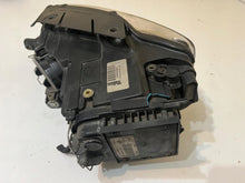 Laden Sie das Bild in den Galerie-Viewer, Frontscheinwerfer VW Passat Xenon Rechts Scheinwerfer Headlight SCH5767072963fv