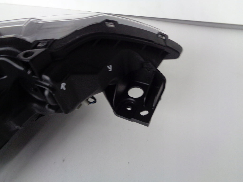 Frontscheinwerfer Mitsubishi Outlander III 8301C8-53 LED Rechts oder Links