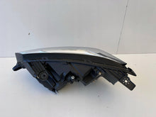 Laden Sie das Bild in den Galerie-Viewer, Frontscheinwerfer Dacia Sandero III 260101940R Full LED Rechts Headlight