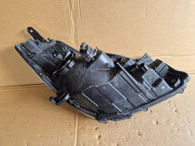 Laden Sie das Bild in den Galerie-Viewer, Frontscheinwerfer Toyota Yaris Ein Stück (Rechts oder Links) Headlight SCH4911195680vk