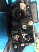 Laden Sie das Bild in den Galerie-Viewer, Frontscheinwerfer Toyota Avensis 399086 Links Scheinwerfer Headlight SCH5606770532cx