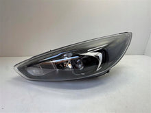 Laden Sie das Bild in den Galerie-Viewer, Frontscheinwerfer Ford Focus III F1EB-13D155-CD Xenon Rechts oder Links