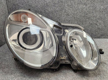 Laden Sie das Bild in den Galerie-Viewer, Frontscheinwerfer Mercedes-Benz W211 Xenon Rechts Scheinwerfer Headlight SCH2822575872gw