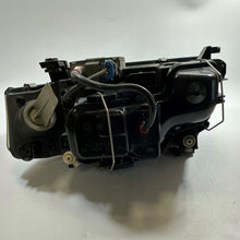 Laden Sie das Bild in den Galerie-Viewer, Frontscheinwerfer Audi C5 155924-00RE Xenon Rechts Scheinwerfer Headlight