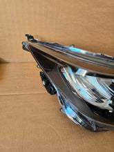Laden Sie das Bild in den Galerie-Viewer, Frontscheinwerfer Toyota Corolla 81110-82S60 Full LED Rechts Headlight