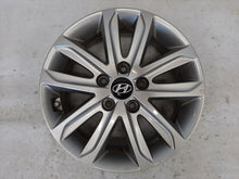 Load image into Gallery viewer, 1x Alufelge 16 Zoll 6.5&quot; 5x114.3 53ET Glanz Silber 52910-3Y450 Hyundai Elantra