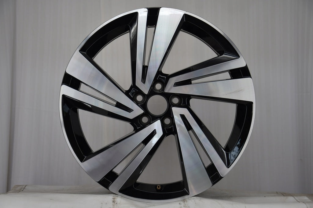 1x Alufelge 18 Zoll 7.0" 5x100 39ET Glanz Schwarz 2GM601025H VW Rim Wheel FEL3075193891kl