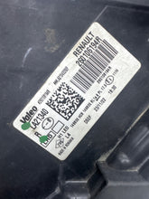 Laden Sie das Bild in den Galerie-Viewer, Frontscheinwerfer Dacia Duster 260106194R LED Rechts Scheinwerfer Headlight