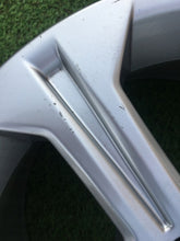 Laden Sie das Bild in den Galerie-Viewer, 1x Alufelge 17 Zoll 8.0" 5x112 57ET Glanz Silber A2044010104 Mercedes-Benz W204 FEL6334726075ic