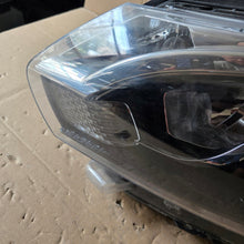 Laden Sie das Bild in den Galerie-Viewer, Frontscheinwerfer Toyota Proace City 99808581280 Links Scheinwerfer Headlight SCH1576440423ps