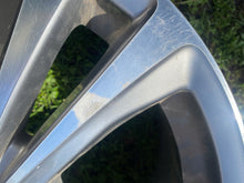 Load image into Gallery viewer, 1x Alufelge 18 Zoll 7.5" 5x120 51ET Glanz Silber 6856069 BMW 1 Rim Wheel FEL4678452700xb
