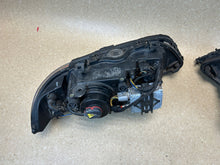 Laden Sie das Bild in den Galerie-Viewer, Frontscheinwerfer BMW 5 E39 Xenon Ein Stück (Rechts oder Links) Headlight