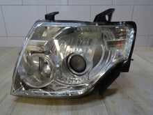 Laden Sie das Bild in den Galerie-Viewer, Frontscheinwerfer Mitsubishi Pajero IV 100-87875 Xenon Rechts oder Links
