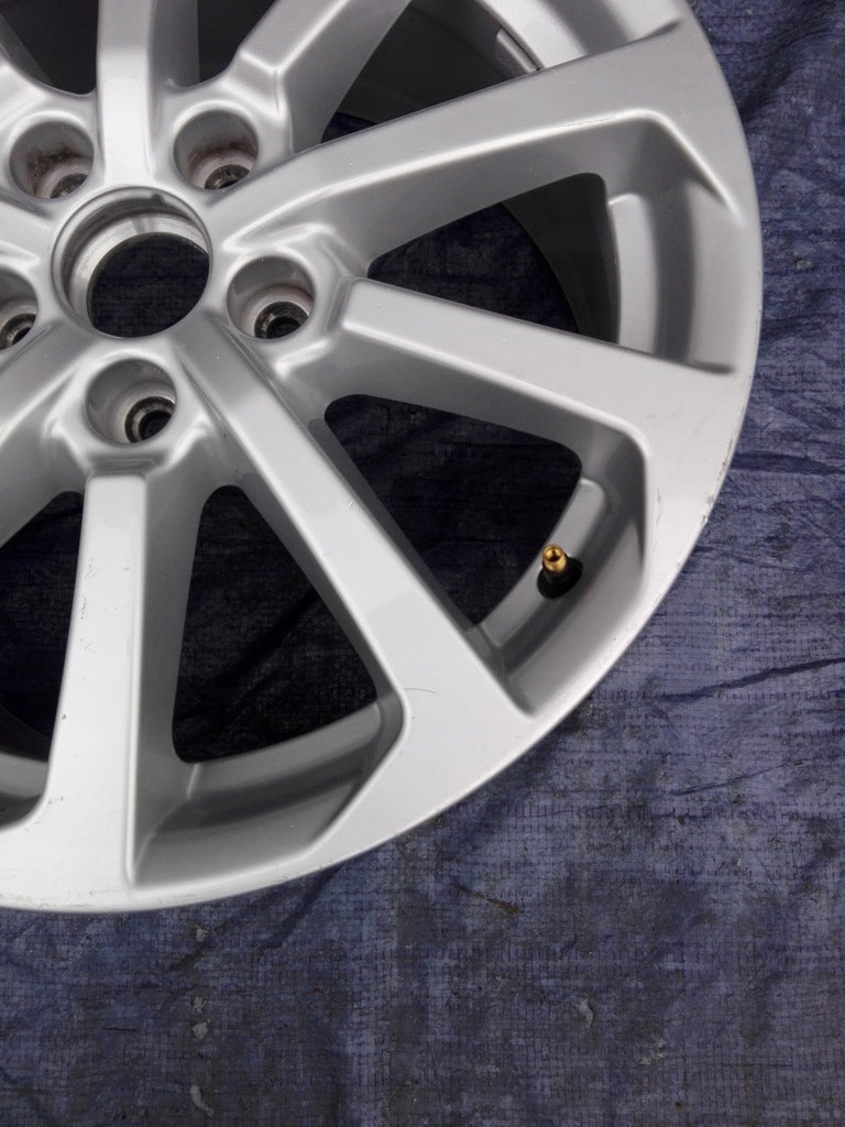 1x Alufelge 17 Zoll 7.5" 5x112 51ET Glanz Silber 8V0601025DM Audi A3 Rim Wheel FEL6809353215tr