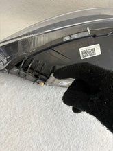Load image into Gallery viewer, Frontscheinwerfer Ford Focus MX7B-13E014-ED Rechts Scheinwerfer Headlight SCH8109125622yy